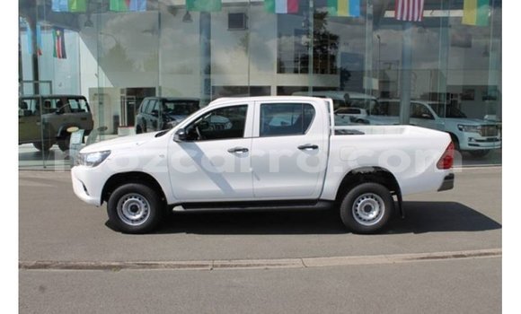 Comprar Importar Toyota Hilux Branco Carro em Import - Dubai em Cabo Delgado Comprar Importar Toyota Hilux Branco Carro em Import - Dubai em Cabo Delgado