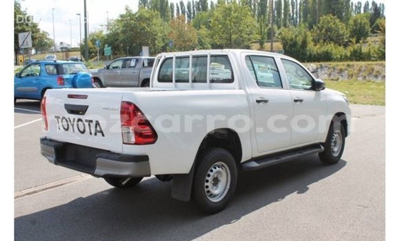 Comprar Importar Toyota Hilux Branco Carro em Import - Dubai em Cabo Delgado Comprar Importar Toyota Hilux Branco Carro em Import - Dubai em Cabo Delgado