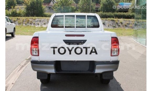 Comprar Importar Toyota Hilux Branco Carro em Import - Dubai em Cabo Delgado Comprar Importar Toyota Hilux Branco Carro em Import - Dubai em Cabo Delgado
