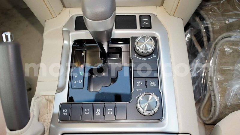 Big with watermark toyota land cruiser cabo delgado import dubai 6901