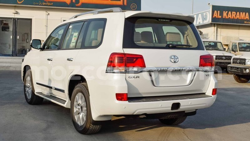 Big with watermark toyota land cruiser cabo delgado import dubai 6901