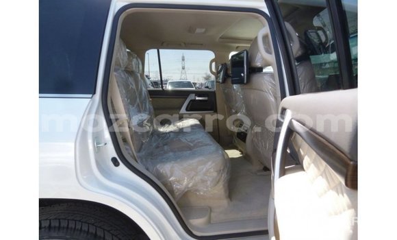 Nunua Imported Toyota Land Cruiser Nyeupe Gari ndani ya Import - Dubai nchini Cabo Delgado Nunua Imported Toyota Land Cruiser Nyeupe Gari ndani ya Import - Dubai nchini Cabo Delgado