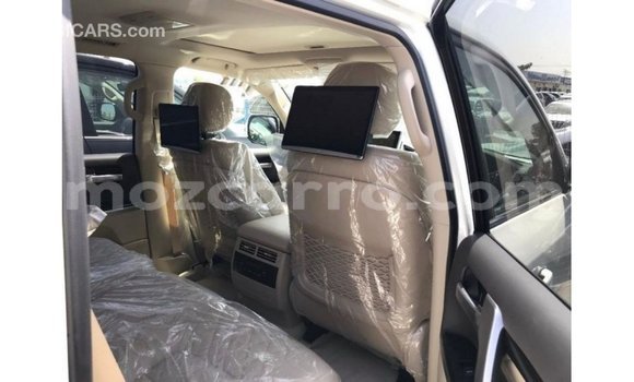 Nunua Imported Toyota Land Cruiser Nyeupe Gari ndani ya Import - Dubai nchini Cabo Delgado Nunua Imported Toyota Land Cruiser Nyeupe Gari ndani ya Import - Dubai nchini Cabo Delgado