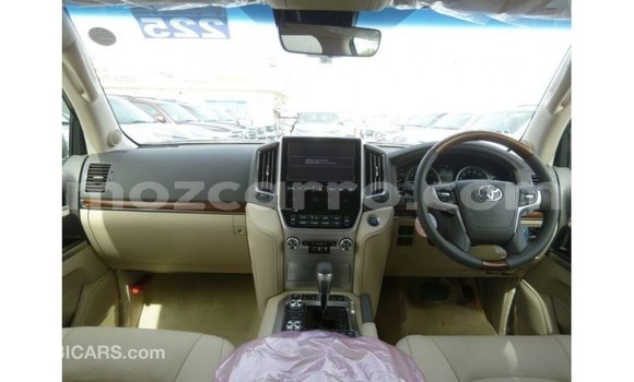 Comprar Importar Toyota Land Cruiser Branco Carro em Import - Dubai em Cabo Delgado Comprar Importar Toyota Land Cruiser Branco Carro em Import - Dubai em Cabo Delgado