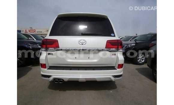 Comprar Importar Toyota Land Cruiser Branco Carro em Import - Dubai em Cabo Delgado Comprar Importar Toyota Land Cruiser Branco Carro em Import - Dubai em Cabo Delgado