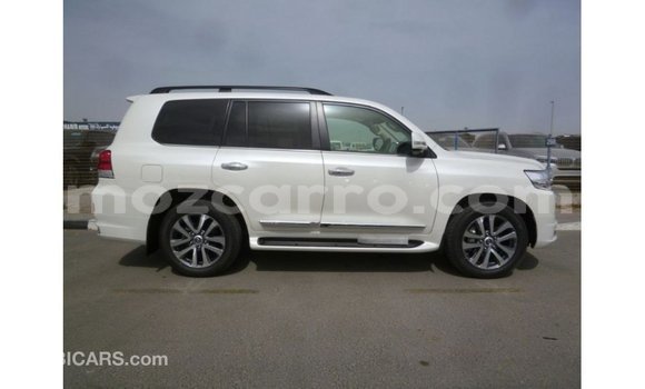 Comprar Importar Toyota Land Cruiser Branco Carro em Import - Dubai em Cabo Delgado Comprar Importar Toyota Land Cruiser Branco Carro em Import - Dubai em Cabo Delgado