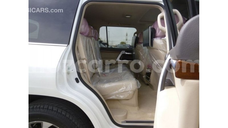 Big with watermark toyota land cruiser cabo delgado import dubai 6919