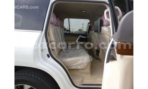 Comprar Importar Toyota Land Cruiser Branco Carro em Import - Dubai em Cabo Delgado Comprar Importar Toyota Land Cruiser Branco Carro em Import - Dubai em Cabo Delgado