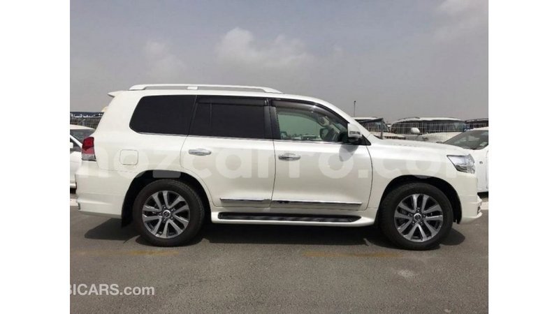Big with watermark toyota land cruiser cabo delgado import dubai 6924