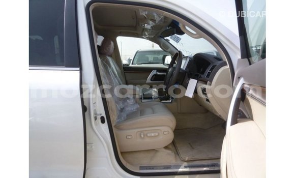 Nunua Imported Toyota Land Cruiser Nyeupe Gari ndani ya Import - Dubai nchini Cabo Delgado Nunua Imported Toyota Land Cruiser Nyeupe Gari ndani ya Import - Dubai nchini Cabo Delgado