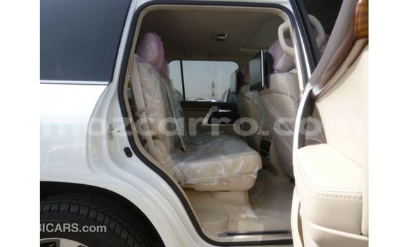 Nunua Imported Toyota Land Cruiser Nyeupe Gari ndani ya Import - Dubai nchini Cabo Delgado Nunua Imported Toyota Land Cruiser Nyeupe Gari ndani ya Import - Dubai nchini Cabo Delgado