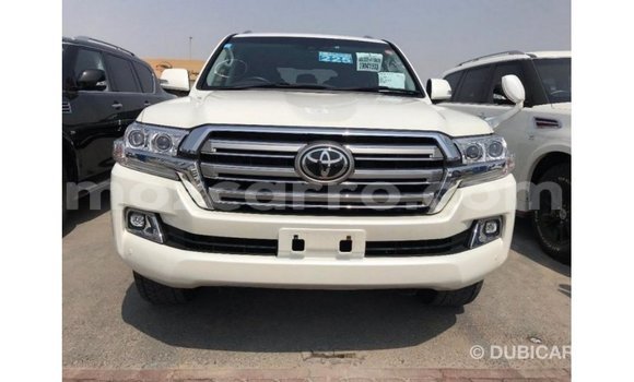 Comprar Importar Toyota Land Cruiser Branco Carro em Import - Dubai em Cabo Delgado Comprar Importar Toyota Land Cruiser Branco Carro em Import - Dubai em Cabo Delgado