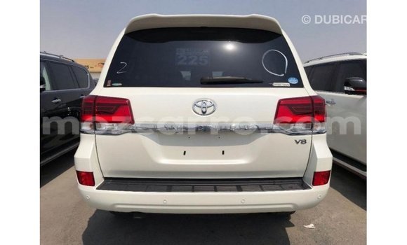 Comprar Importar Toyota Land Cruiser Branco Carro em Import - Dubai em Cabo Delgado Comprar Importar Toyota Land Cruiser Branco Carro em Import - Dubai em Cabo Delgado
