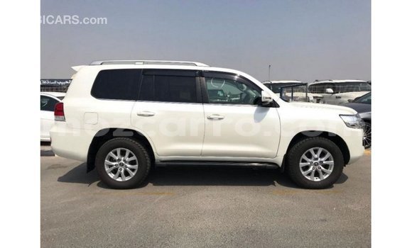 Comprar Importar Toyota Land Cruiser Branco Carro em Import - Dubai em Cabo Delgado Comprar Importar Toyota Land Cruiser Branco Carro em Import - Dubai em Cabo Delgado