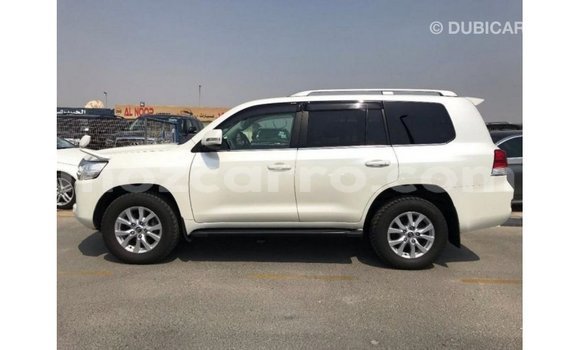 Comprar Importar Toyota Land Cruiser Branco Carro em Import - Dubai em Cabo Delgado Comprar Importar Toyota Land Cruiser Branco Carro em Import - Dubai em Cabo Delgado