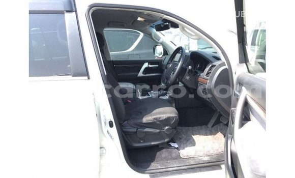 Comprar Importar Toyota Land Cruiser Branco Carro em Import - Dubai em Cabo Delgado Comprar Importar Toyota Land Cruiser Branco Carro em Import - Dubai em Cabo Delgado