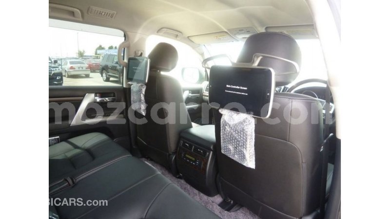 Big with watermark toyota land cruiser cabo delgado import dubai 6933