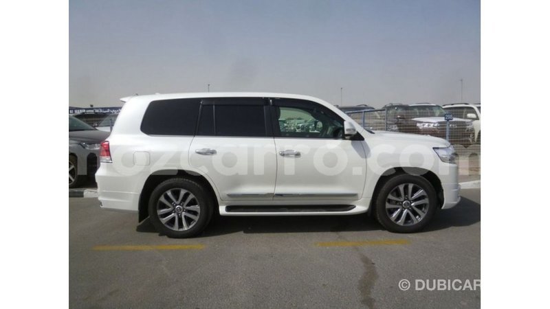 Big with watermark toyota land cruiser cabo delgado import dubai 6942