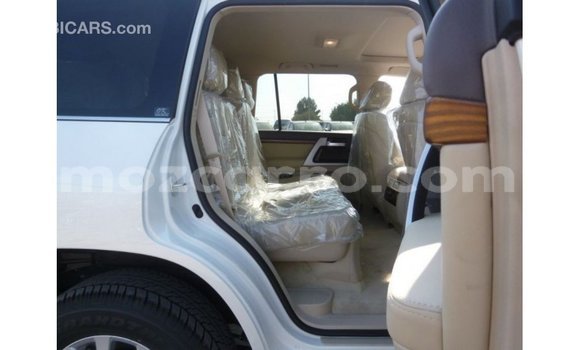 Buy Import Toyota Land Cruiser White Car in Import - Dubai in Cabo Delgado Buy Import Toyota Land Cruiser White Car in Import - Dubai in Cabo Delgado