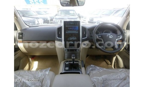 Comprar Importar Toyota Land Cruiser Branco Carro em Import - Dubai em Cabo Delgado Comprar Importar Toyota Land Cruiser Branco Carro em Import - Dubai em Cabo Delgado
