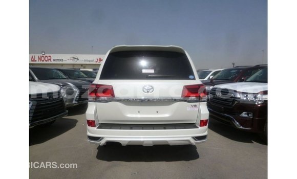 Comprar Importar Toyota Land Cruiser Branco Carro em Import - Dubai em Cabo Delgado Comprar Importar Toyota Land Cruiser Branco Carro em Import - Dubai em Cabo Delgado