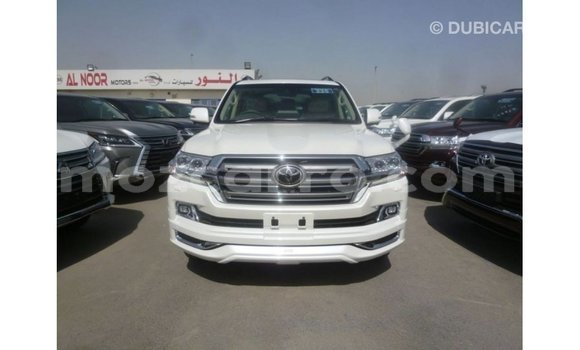Comprar Importar Toyota Land Cruiser Branco Carro em Import - Dubai em Cabo Delgado Comprar Importar Toyota Land Cruiser Branco Carro em Import - Dubai em Cabo Delgado