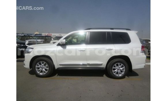 Comprar Importar Toyota Land Cruiser Branco Carro em Import - Dubai em Cabo Delgado Comprar Importar Toyota Land Cruiser Branco Carro em Import - Dubai em Cabo Delgado