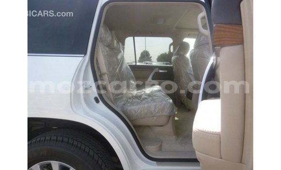 Comprar Importar Toyota Land Cruiser Branco Carro em Import - Dubai em Cabo Delgado Comprar Importar Toyota Land Cruiser Branco Carro em Import - Dubai em Cabo Delgado