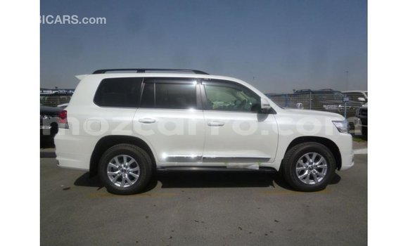Nunua Imported Toyota Land Cruiser Nyeupe Gari ndani ya Import - Dubai nchini Cabo Delgado Nunua Imported Toyota Land Cruiser Nyeupe Gari ndani ya Import - Dubai nchini Cabo Delgado