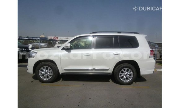 Nunua Imported Toyota Land Cruiser Nyeupe Gari ndani ya Import - Dubai nchini Cabo Delgado Nunua Imported Toyota Land Cruiser Nyeupe Gari ndani ya Import - Dubai nchini Cabo Delgado