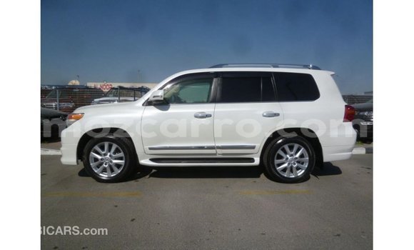 Comprar Importar Toyota Land Cruiser Branco Carro em Import - Dubai em Cabo Delgado Comprar Importar Toyota Land Cruiser Branco Carro em Import - Dubai em Cabo Delgado
