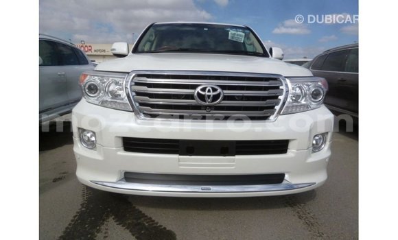 Comprar Importar Toyota Land Cruiser Branco Carro em Import - Dubai em Cabo Delgado Comprar Importar Toyota Land Cruiser Branco Carro em Import - Dubai em Cabo Delgado