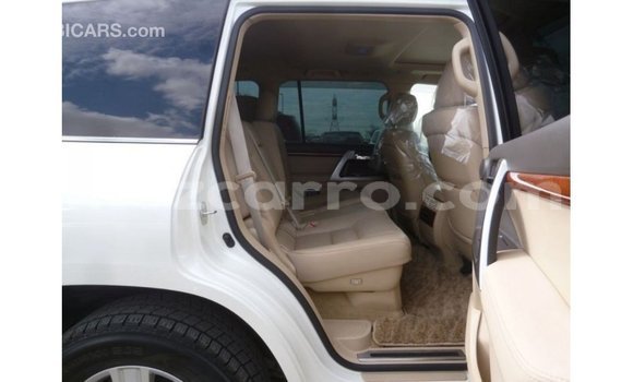 Comprar Importar Toyota Land Cruiser Branco Carro em Import - Dubai em Cabo Delgado Comprar Importar Toyota Land Cruiser Branco Carro em Import - Dubai em Cabo Delgado