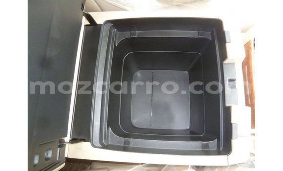 Comprar Importar Toyota Land Cruiser Branco Carro em Import - Dubai em Cabo Delgado Comprar Importar Toyota Land Cruiser Branco Carro em Import - Dubai em Cabo Delgado