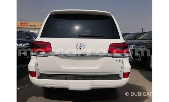 Nunua Imported Toyota Land Cruiser Nyeupe Gari ndani ya Import - Dubai nchini Cabo Delgado Nunua Imported Toyota Land Cruiser Nyeupe Gari ndani ya Import - Dubai nchini Cabo Delgado
