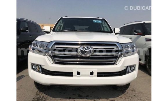 Nunua Imported Toyota Land Cruiser Nyeupe Gari ndani ya Import - Dubai nchini Cabo Delgado Nunua Imported Toyota Land Cruiser Nyeupe Gari ndani ya Import - Dubai nchini Cabo Delgado