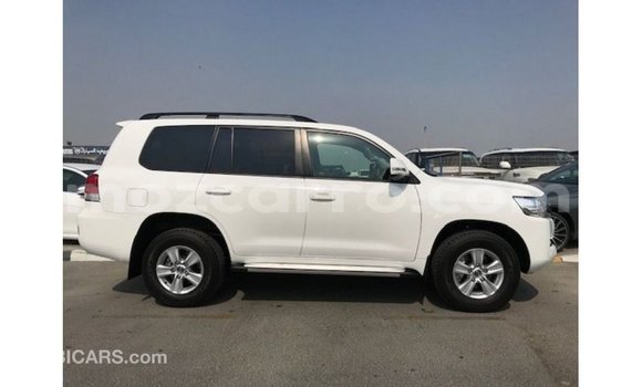 Nunua Imported Toyota Land Cruiser Nyeupe Gari ndani ya Import - Dubai nchini Cabo Delgado Nunua Imported Toyota Land Cruiser Nyeupe Gari ndani ya Import - Dubai nchini Cabo Delgado