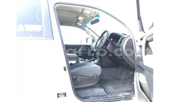 Nunua Imported Toyota Land Cruiser Nyeupe Gari ndani ya Import - Dubai nchini Cabo Delgado Nunua Imported Toyota Land Cruiser Nyeupe Gari ndani ya Import - Dubai nchini Cabo Delgado