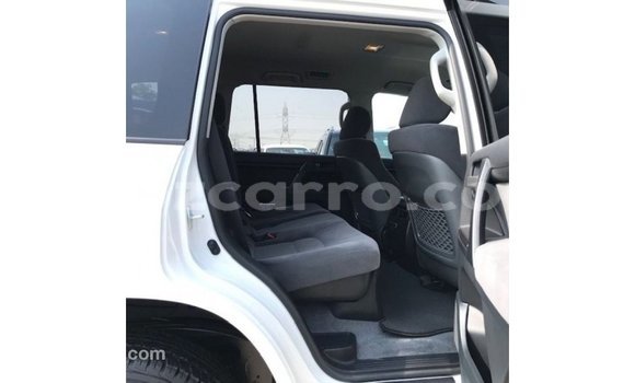 Nunua Imported Toyota Land Cruiser Nyeupe Gari ndani ya Import - Dubai nchini Cabo Delgado Nunua Imported Toyota Land Cruiser Nyeupe Gari ndani ya Import - Dubai nchini Cabo Delgado