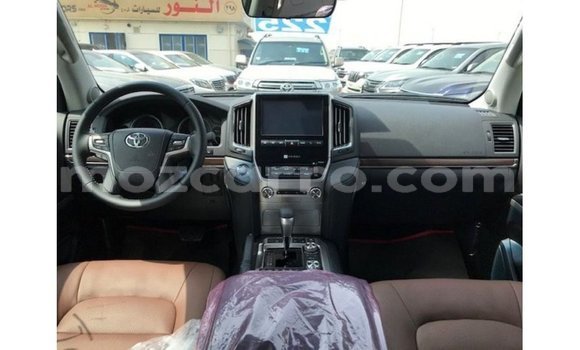 Nunua Imported Toyota Land Cruiser Nyeusi Gari ndani ya Import - Dubai nchini Cabo Delgado Nunua Imported Toyota Land Cruiser Nyeusi Gari ndani ya Import - Dubai nchini Cabo Delgado