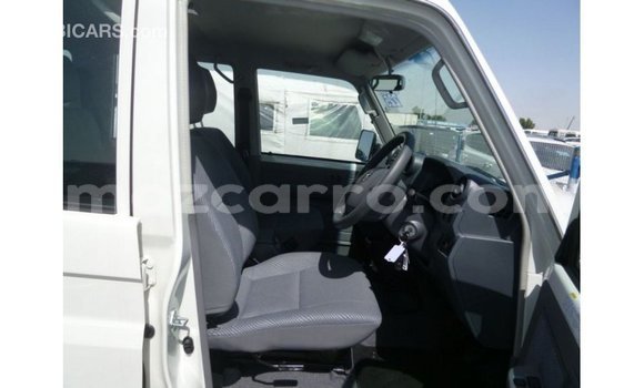 Nunua Imported Toyota Land Cruiser Nyeupe Gari ndani ya Import - Dubai nchini Cabo Delgado Nunua Imported Toyota Land Cruiser Nyeupe Gari ndani ya Import - Dubai nchini Cabo Delgado