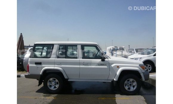 Nunua Imported Toyota Land Cruiser Nyeupe Gari ndani ya Import - Dubai nchini Cabo Delgado Nunua Imported Toyota Land Cruiser Nyeupe Gari ndani ya Import - Dubai nchini Cabo Delgado
