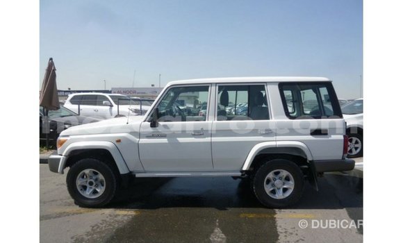 Nunua Imported Toyota Land Cruiser Nyeupe Gari ndani ya Import - Dubai nchini Cabo Delgado Nunua Imported Toyota Land Cruiser Nyeupe Gari ndani ya Import - Dubai nchini Cabo Delgado
