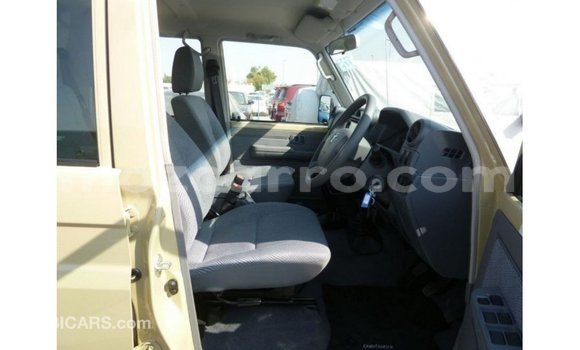Nunua Imported Toyota Land Cruiser Beige Gari ndani ya Import - Dubai nchini Cabo Delgado Nunua Imported Toyota Land Cruiser Beige Gari ndani ya Import - Dubai nchini Cabo Delgado