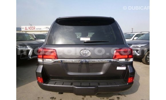 Tenga Imported Toyota Land Cruiser Zvimwe Mota in Import - Dubai in Cabo Delgado Tenga Imported Toyota Land Cruiser Zvimwe Mota in Import - Dubai in Cabo Delgado