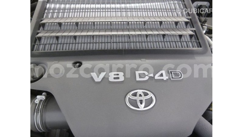 Big with watermark toyota land cruiser cabo delgado import dubai 7020