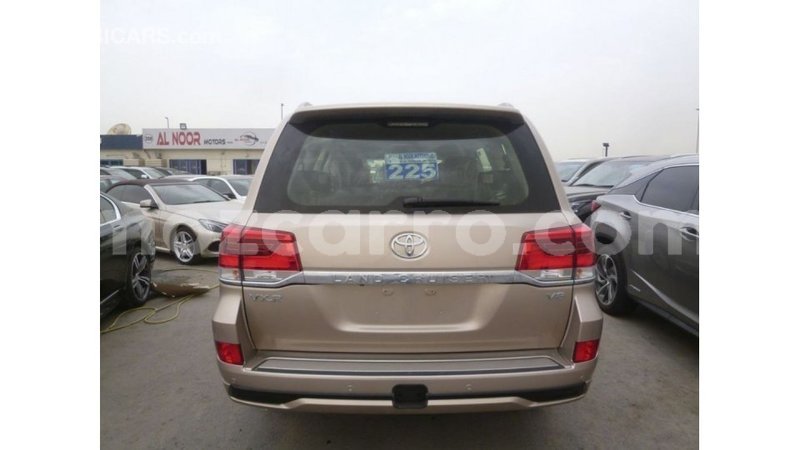 Big with watermark toyota land cruiser cabo delgado import dubai 7021