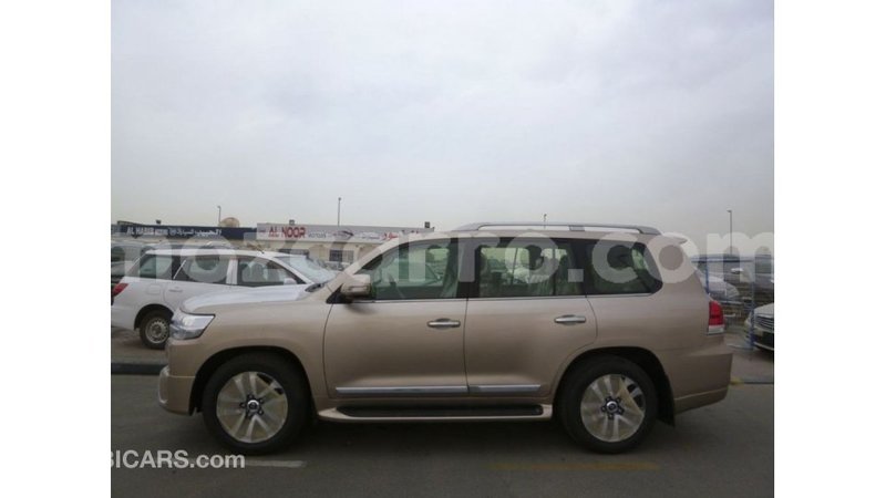 Big with watermark toyota land cruiser cabo delgado import dubai 7021