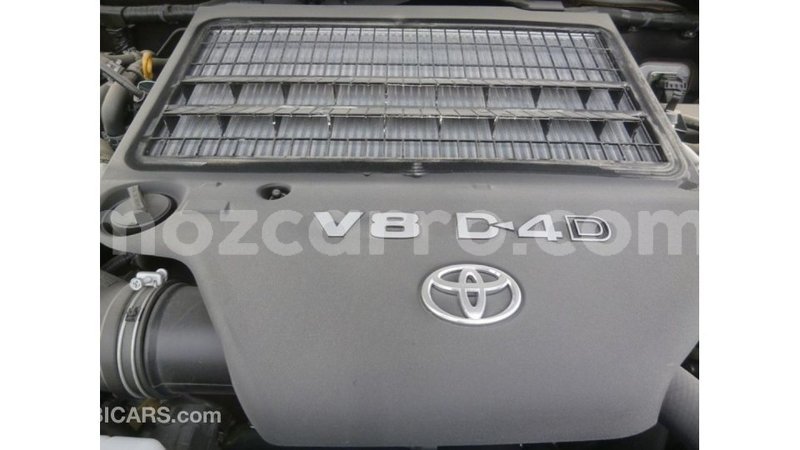 Big with watermark toyota land cruiser cabo delgado import dubai 7021