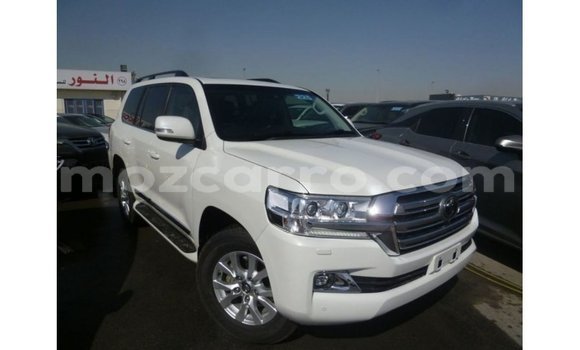 Comprar Importar Toyota Land Cruiser Branco Carro em Import - Dubai em Cabo Delgado Comprar Importar Toyota Land Cruiser Branco Carro em Import - Dubai em Cabo Delgado